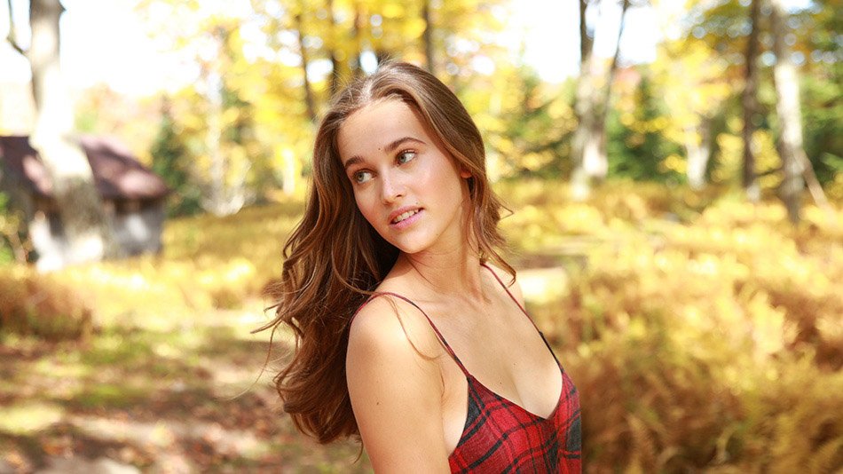 Jonge vrouw met lang golvend haar 