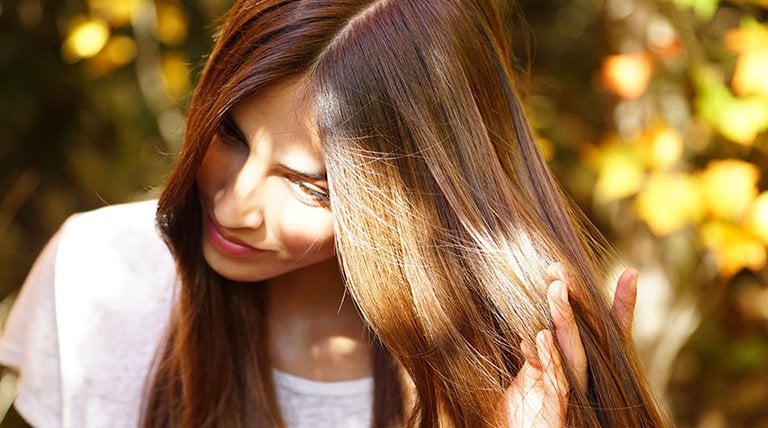 Vrouw met donkerbruin haar