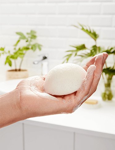 Konjac Spons op Hand